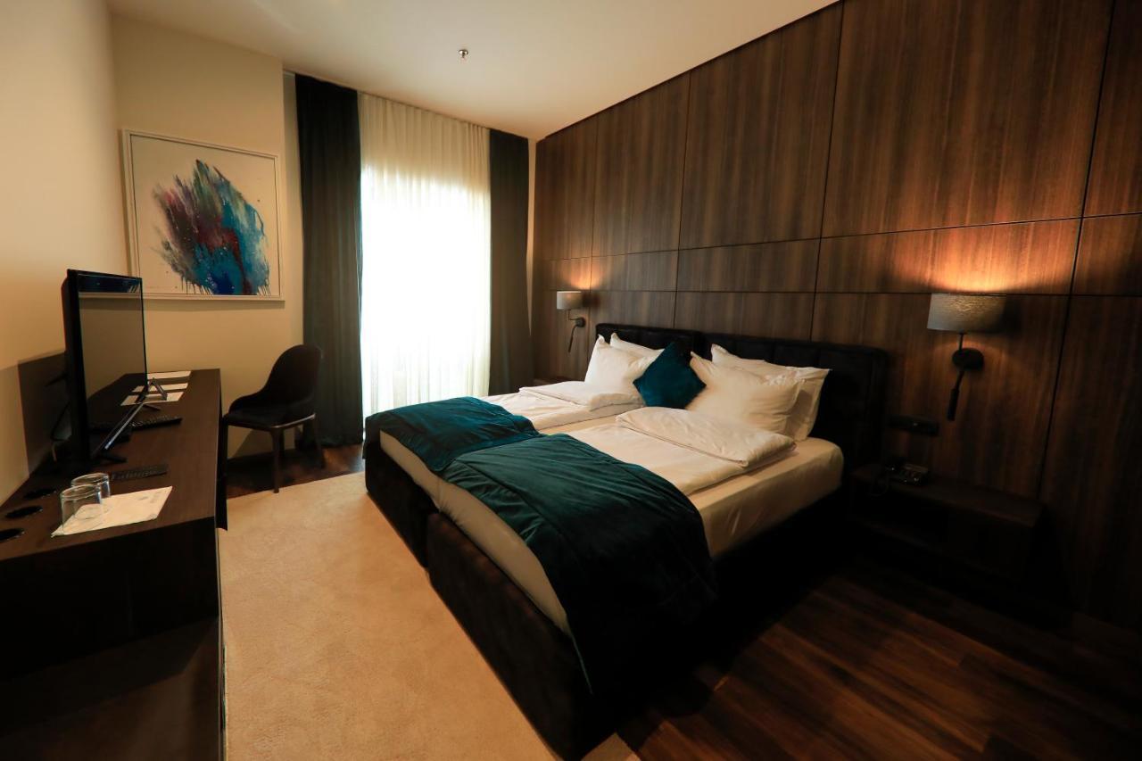 Premium Park Hotel Призрен Экстерьер фото