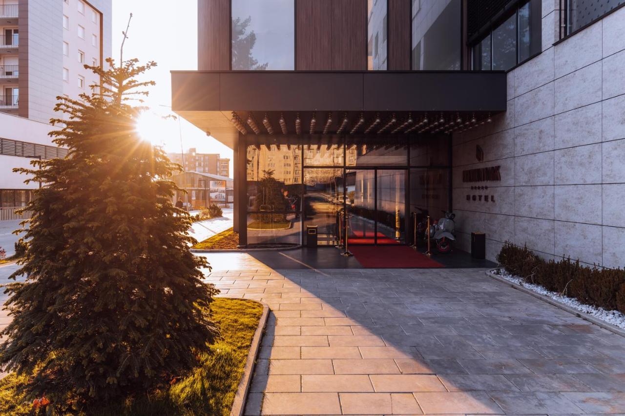 Premium Park Hotel Призрен Экстерьер фото