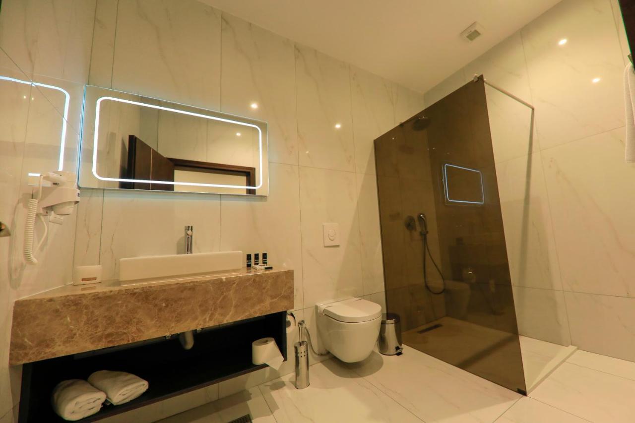 Premium Park Hotel Призрен Экстерьер фото