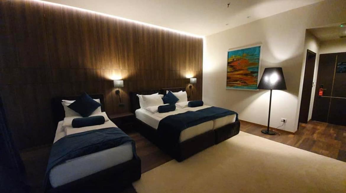Premium Park Hotel Призрен Экстерьер фото